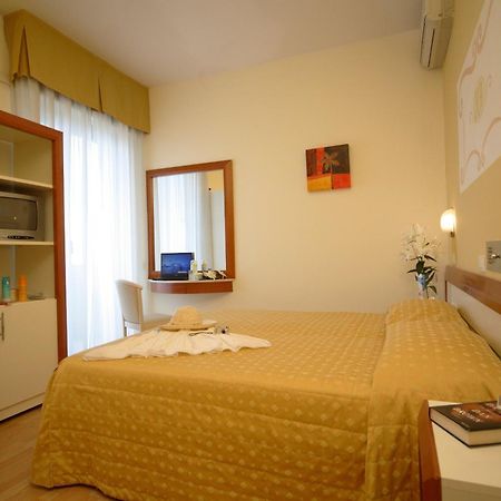 Hotel Aristeo Rimini Zewnętrze zdjęcie